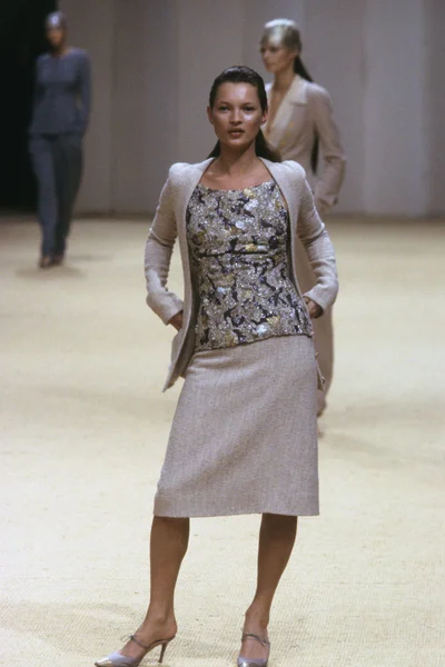 Look 16
